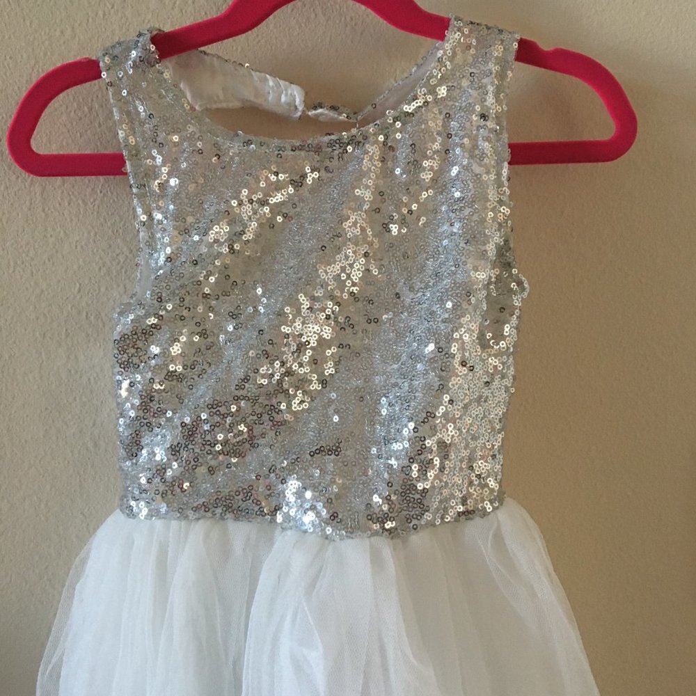 New Little Girls Silver Sequins Party, Wedding, Costume, Dance, Pageant Dress - Picture 3 of 4